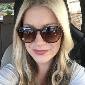 Meet your Posher, Abby